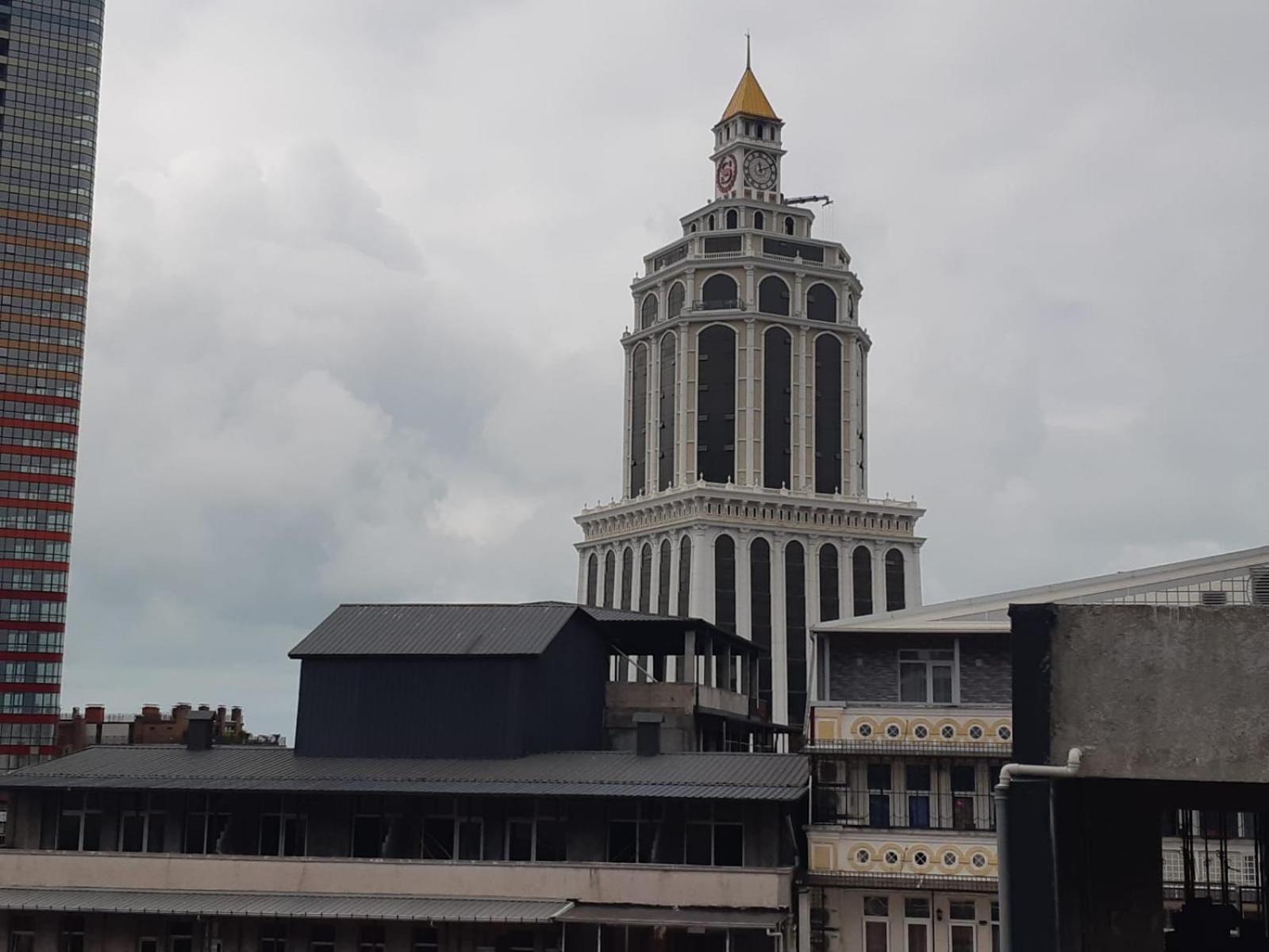 Apartment Pshavela 16 Batumi Bagian luar foto